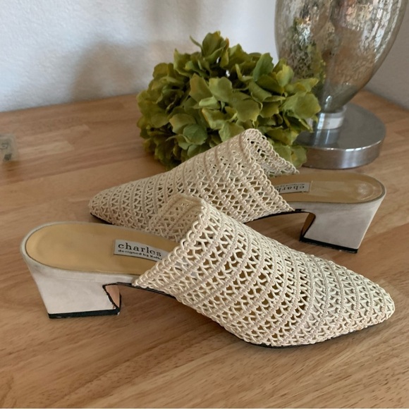 Charles David's Mid heel Open Heel Cream Baige
Cream Mules Size 6.5 - Picture 3 of 7